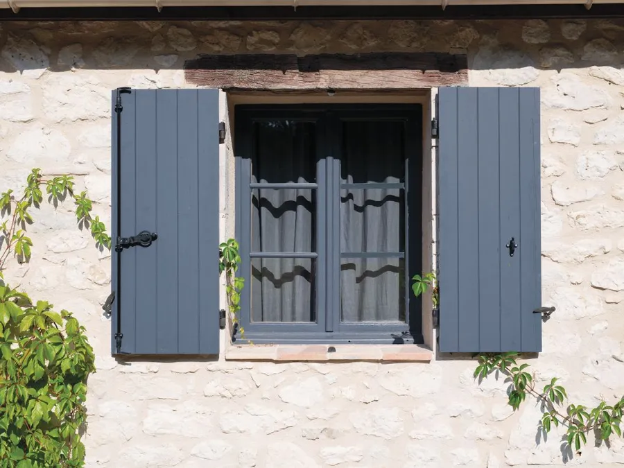 Volets battants PVC, aluminium et bois